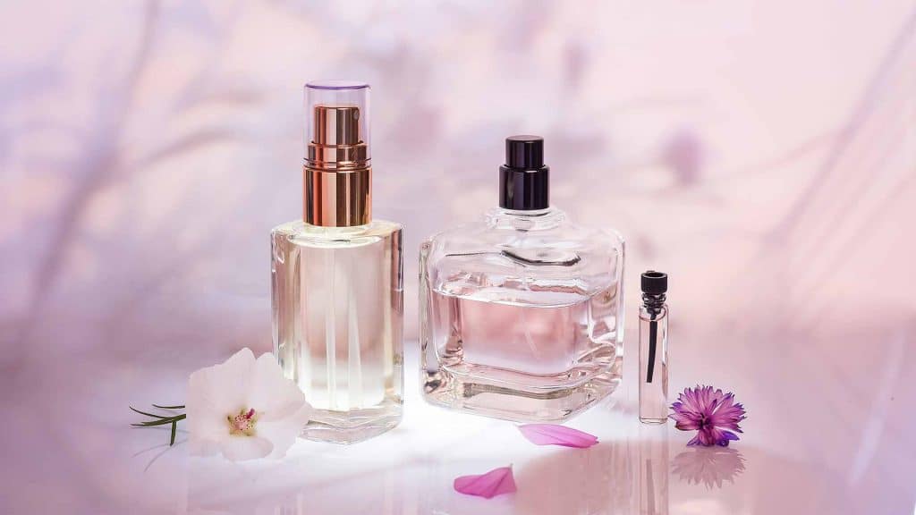 Il trucco degli esperti per confrontare profumi equivalenti e originali